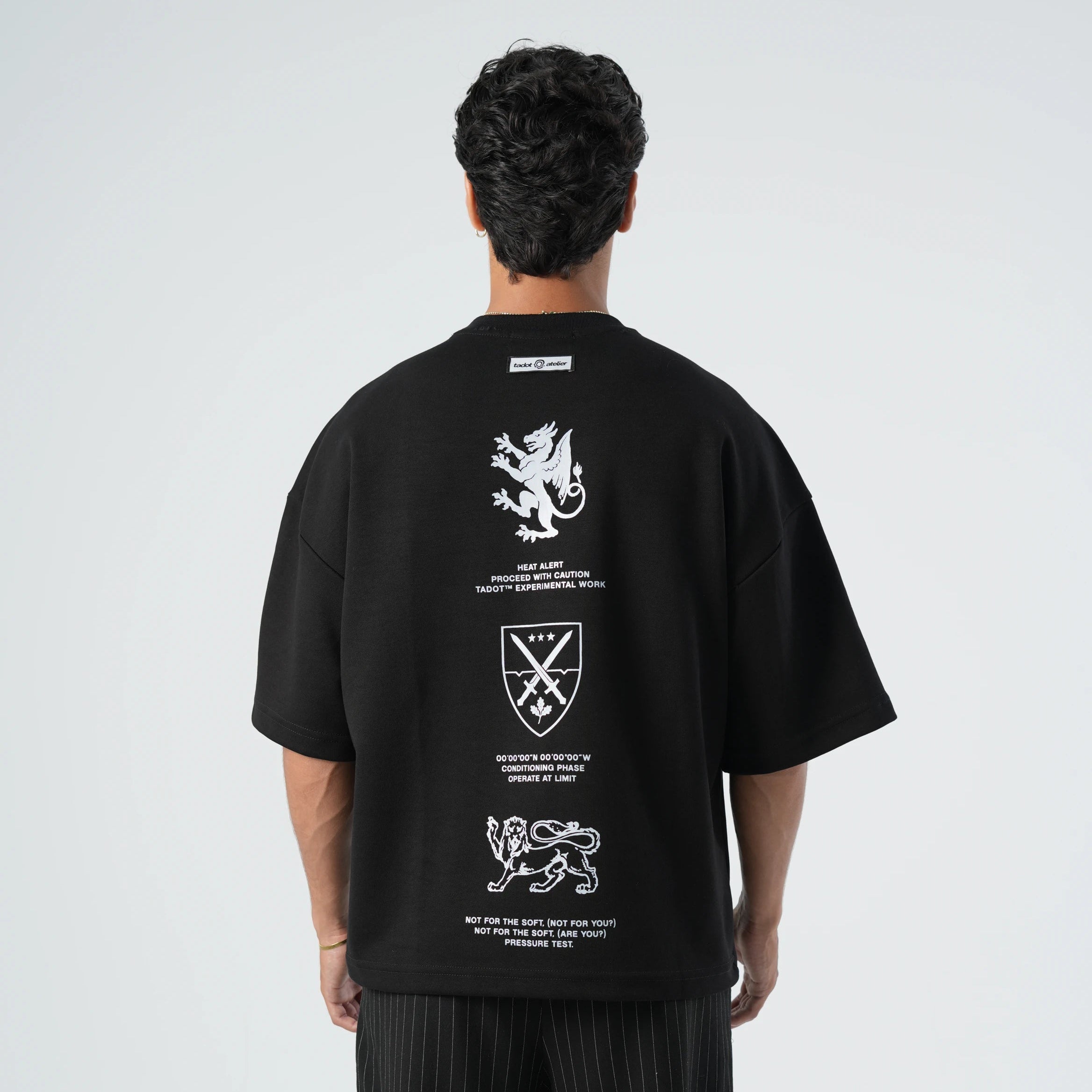 HERALDIC BOXY BLACK TEE